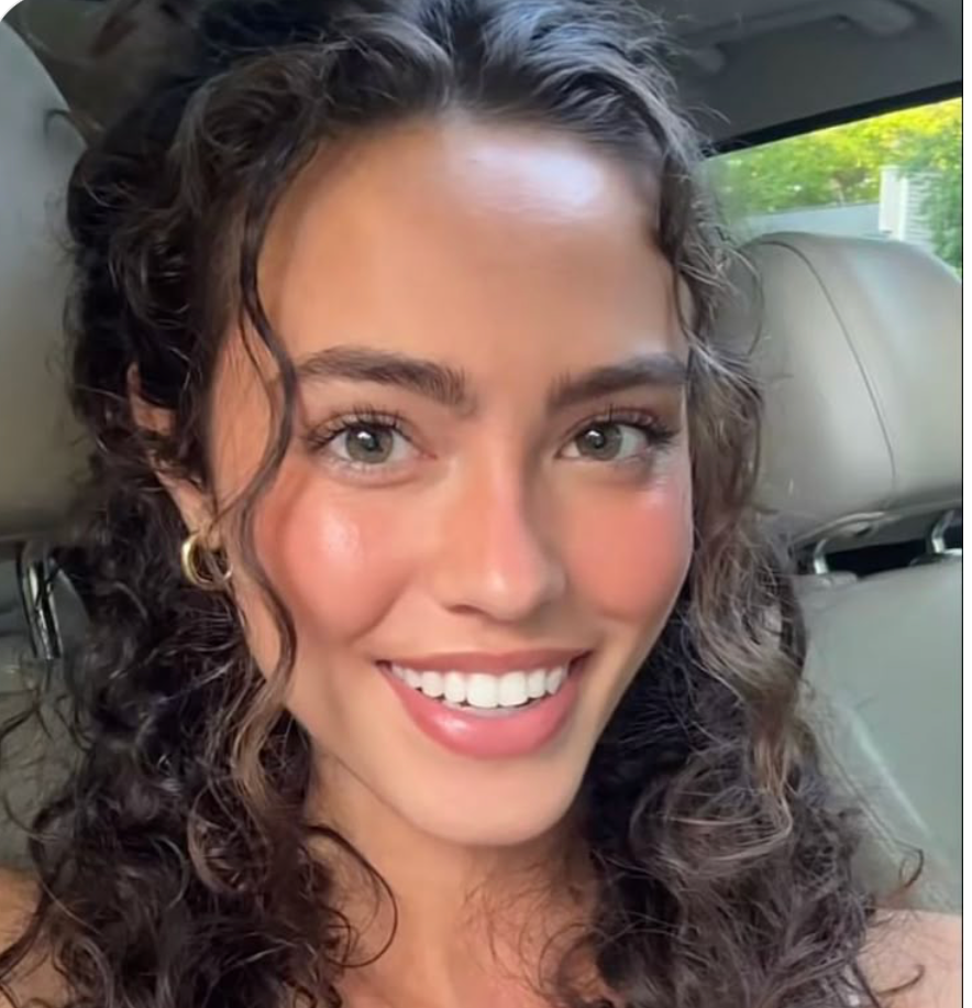 <strong>Zoe Castaneda </strong><em>- verified  customer</em>